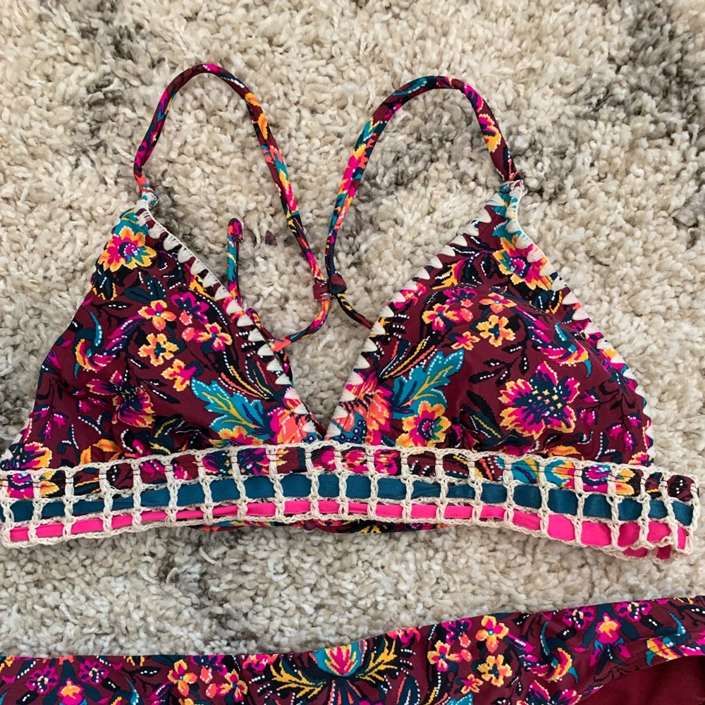 Tropical bikini 👙 - Picture 2 of 3